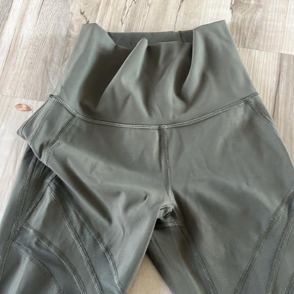 Lululemon High Waisted Legging - Picture 3 of 6